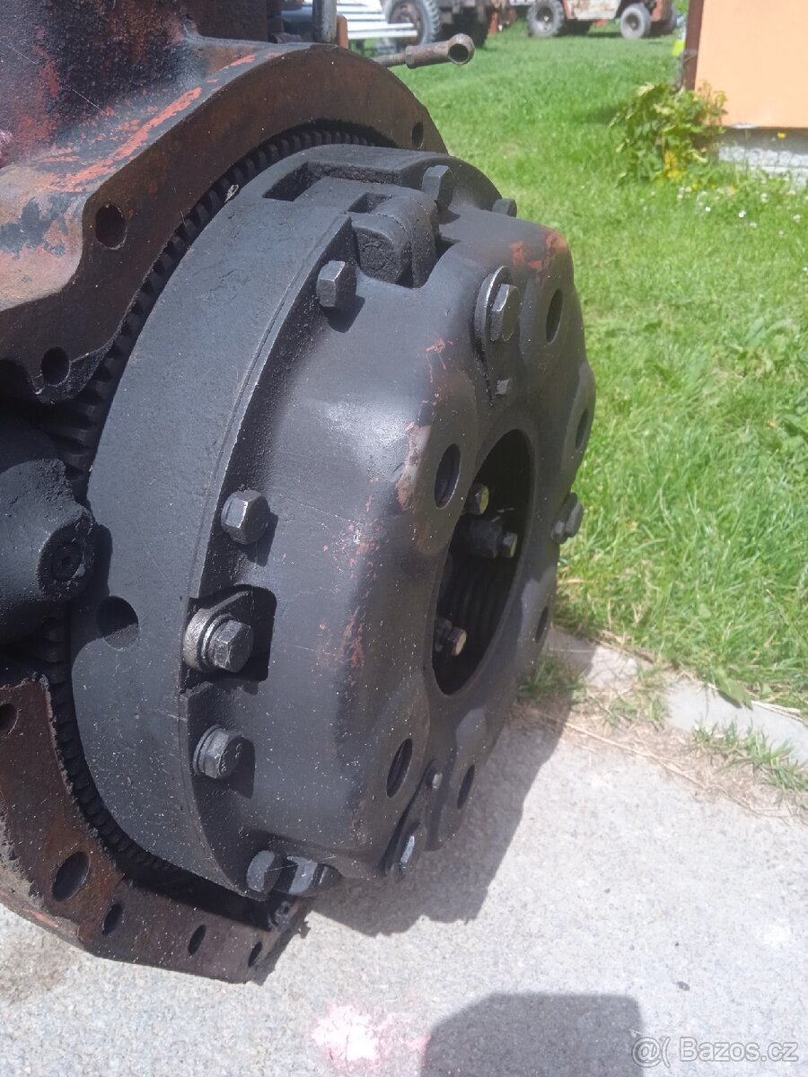 Prodám setrvačník a přítlačak,spojku Zetor Crystal - 2