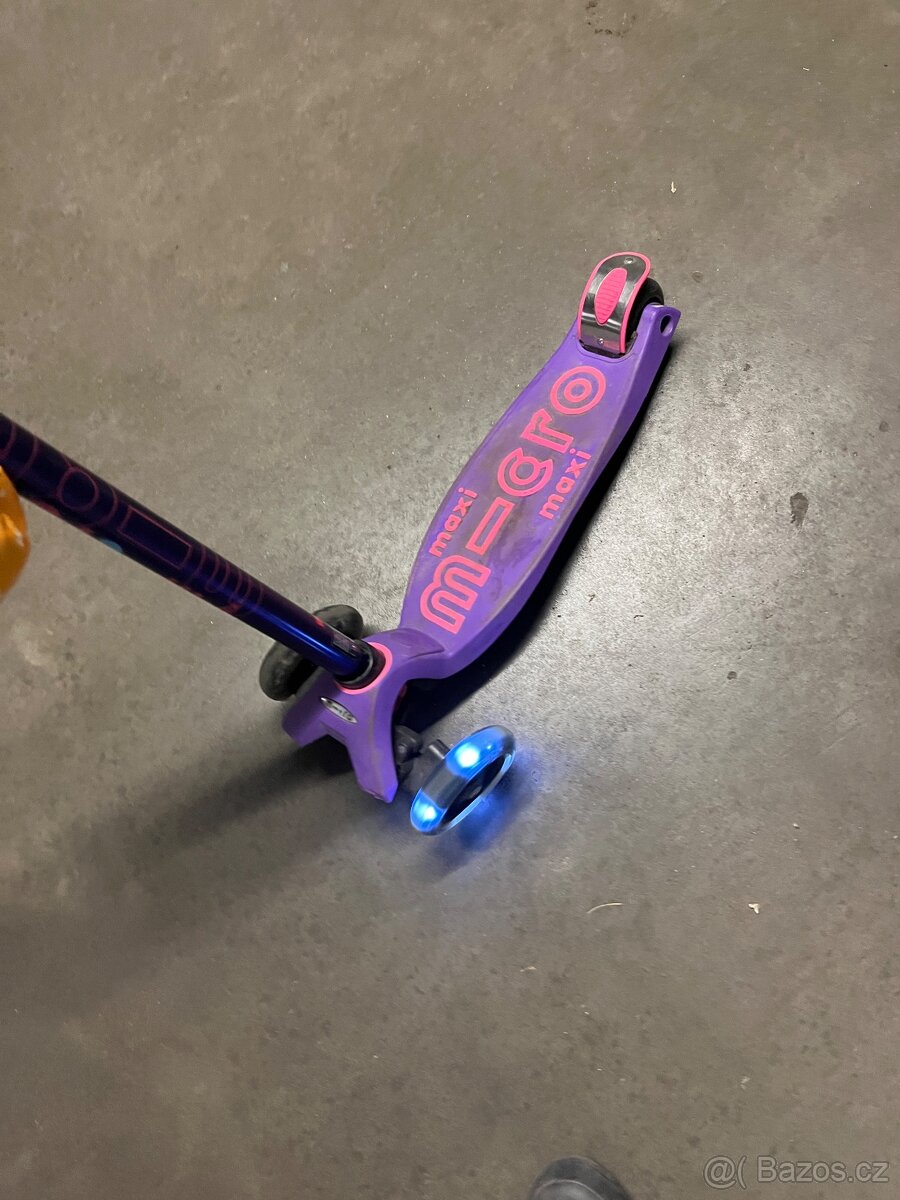 Micro maxi koloběžka s LED kolečky - 2