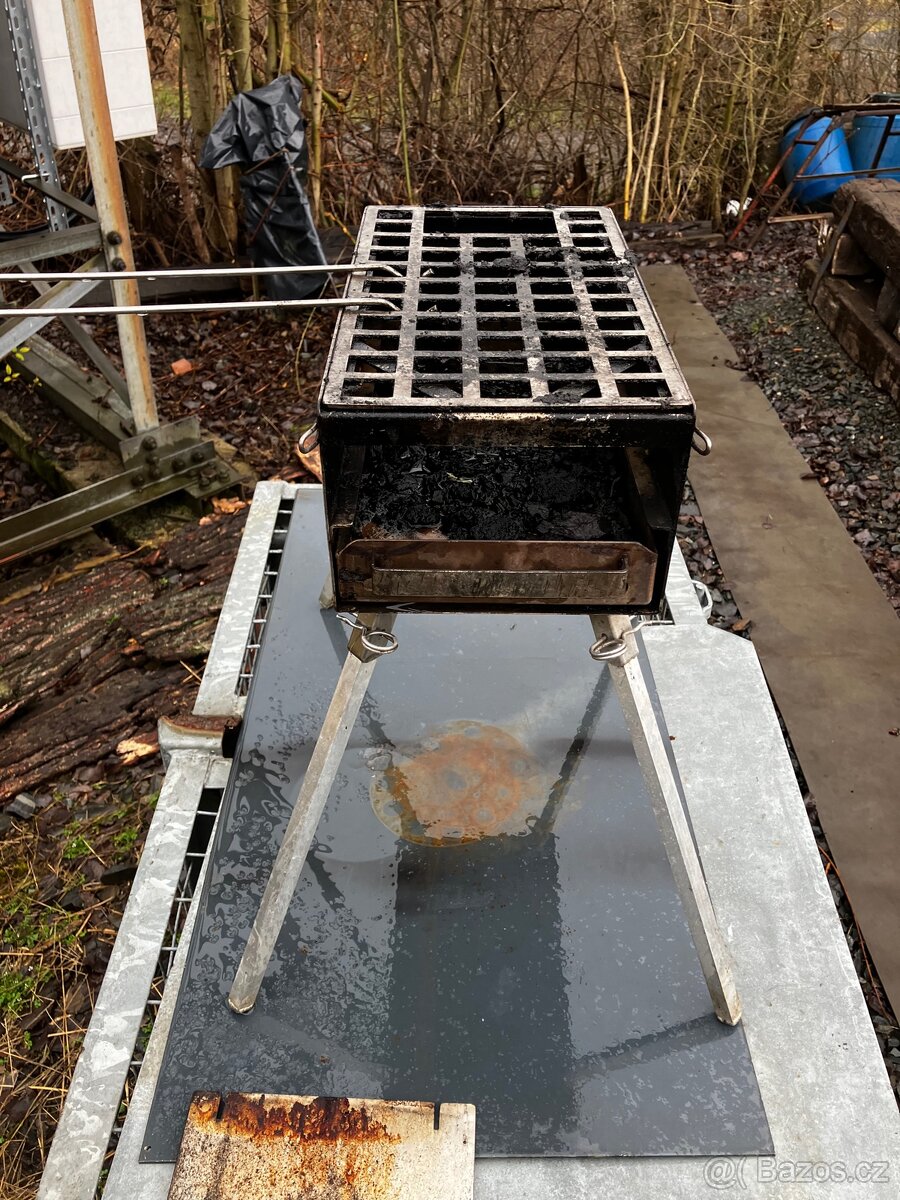 Kempingový gril NEREZ - 2