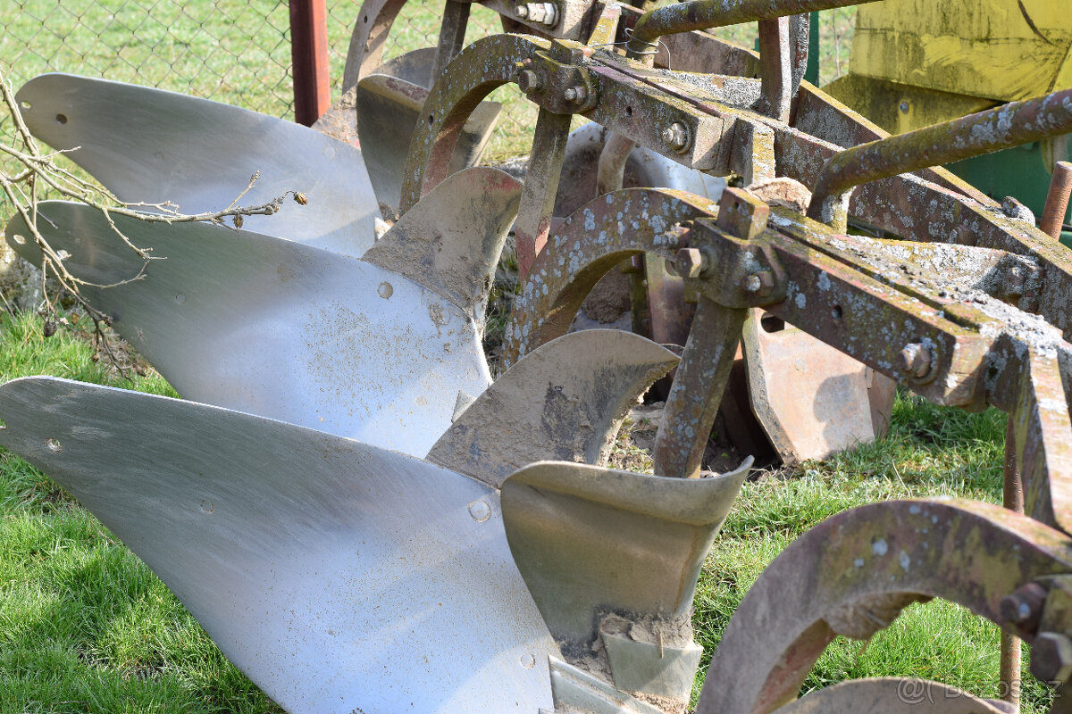 Pluh nesený české výroby - 2