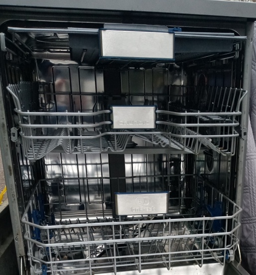 Prodám plně funkčni volně stojící myčku nerezu šiře 60 cm - 2