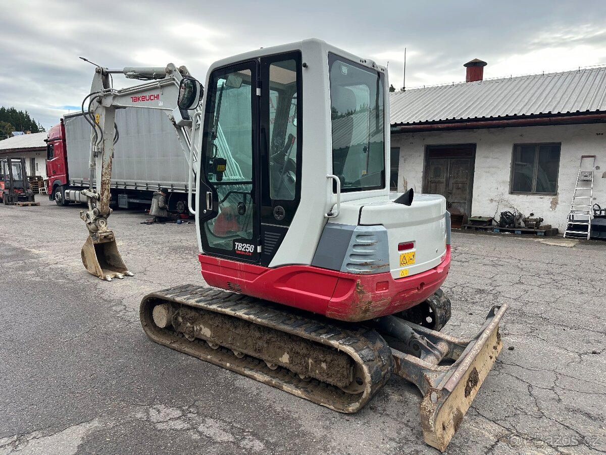 Bagr Takeuchi TB250 - 2