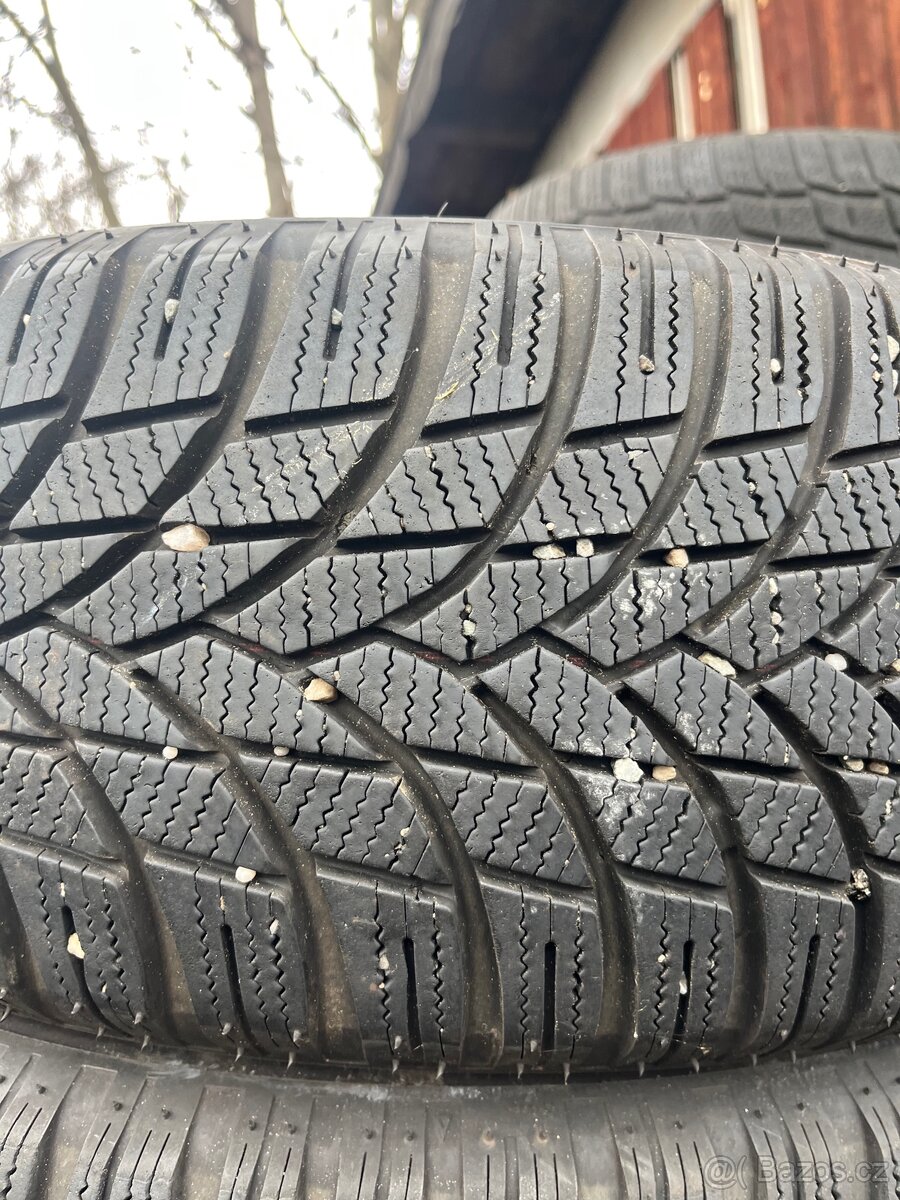Zimní pneu 205/60/16 - 2