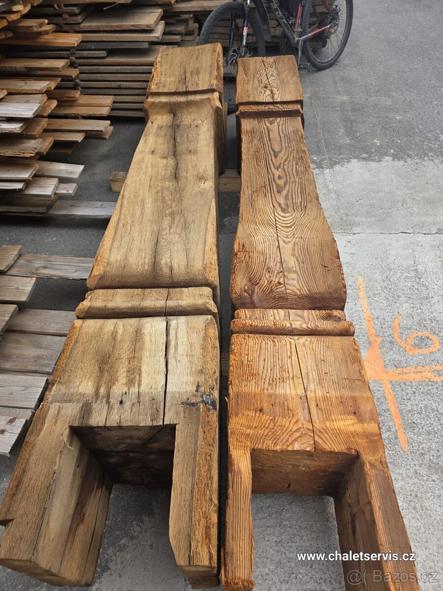 Historické 300 let staré stojky - dubové - 2