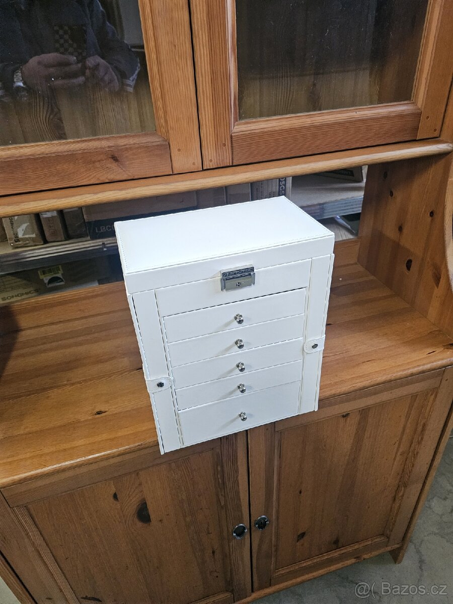 NOVÁ VELKÁ ŠPERKOVNICE - 2