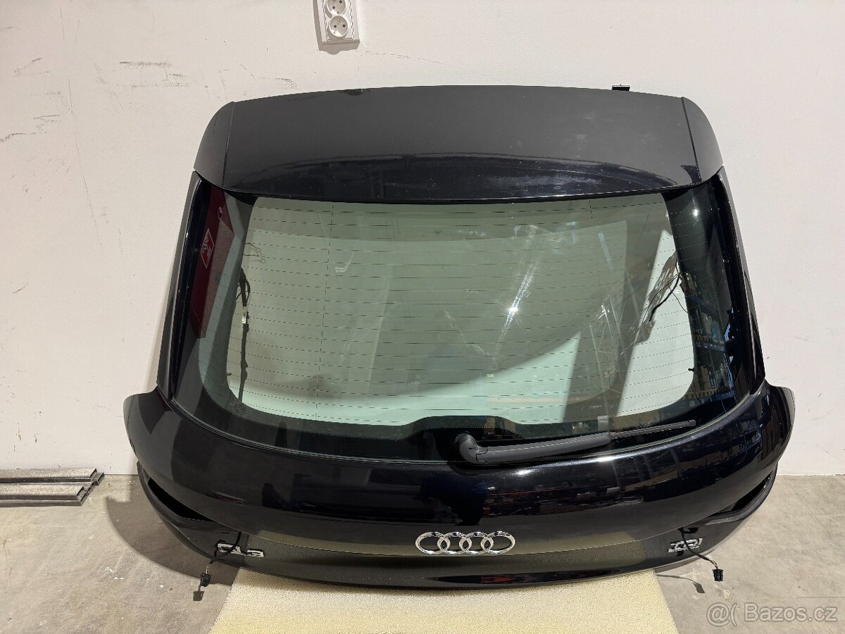 Páté dveře Audi Q3 2013, kód barvy LZ9Y - 2