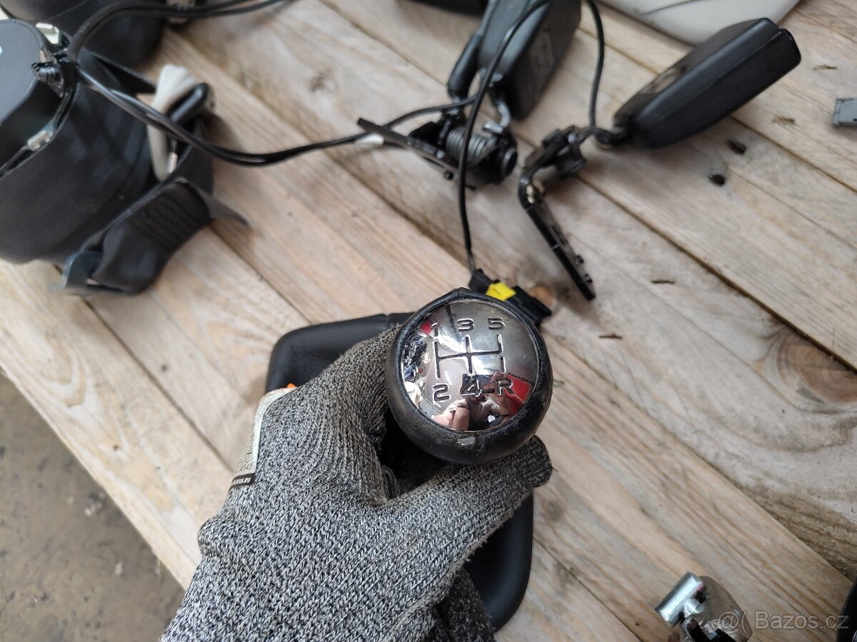 Peugeot 207 - Clony, zadní pasy a další... - 2