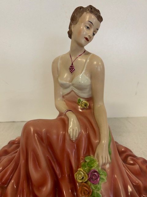 Porcelánová socha dámy - DUX. - 2