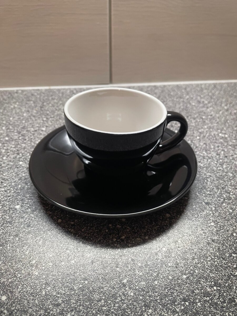 Hrnek s podšálkem - 2