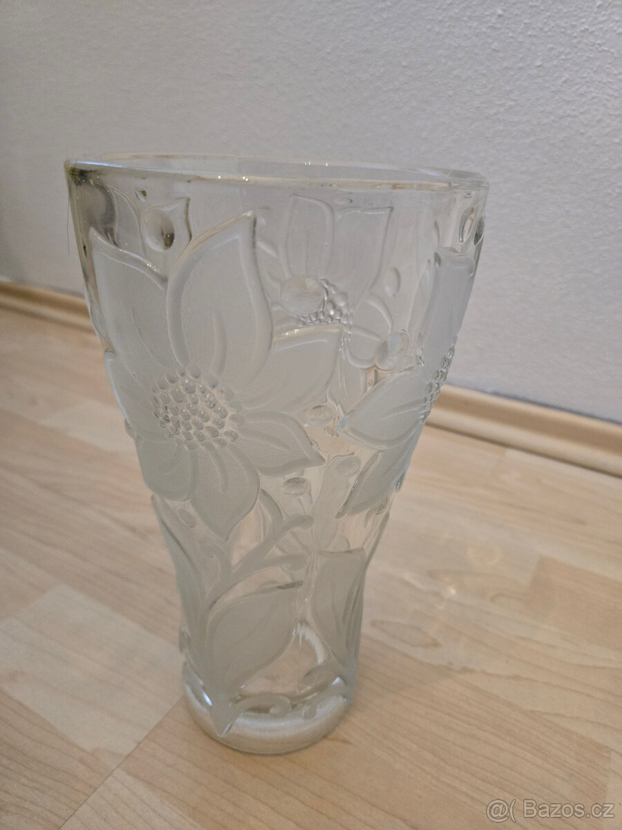 Stará masivní váza - 2