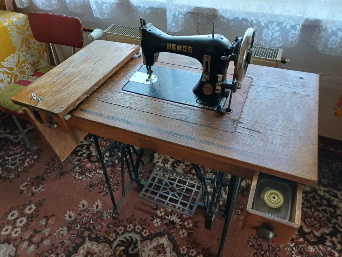 šlapací šicí stroj HEROS - 2