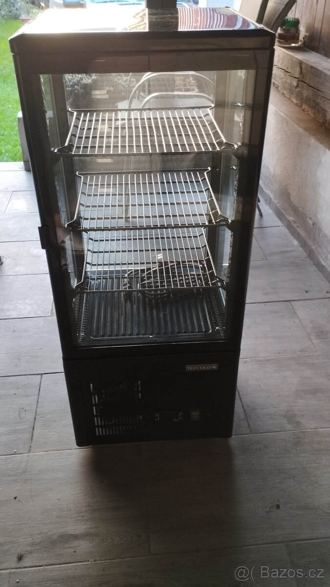 Skleněná vitrína - 2