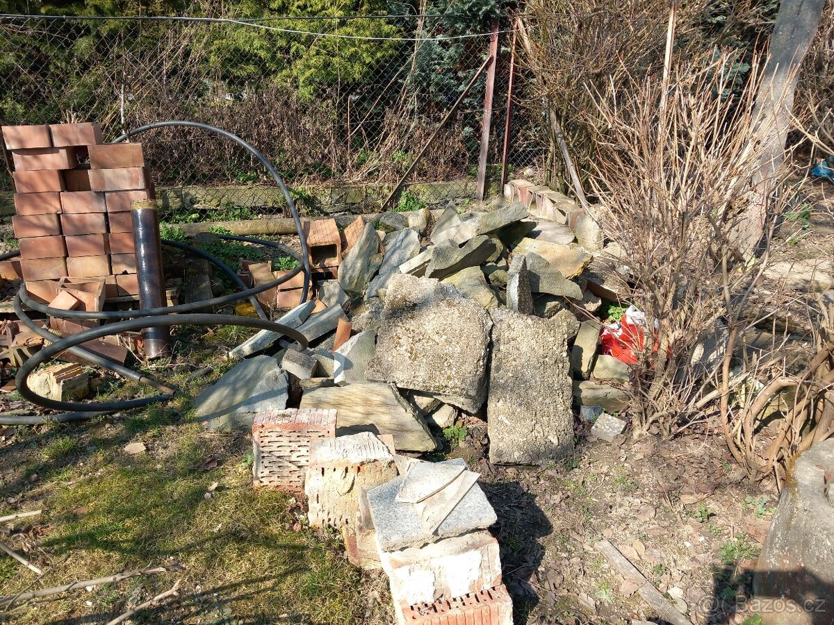 kameny, cihly, suť - 2