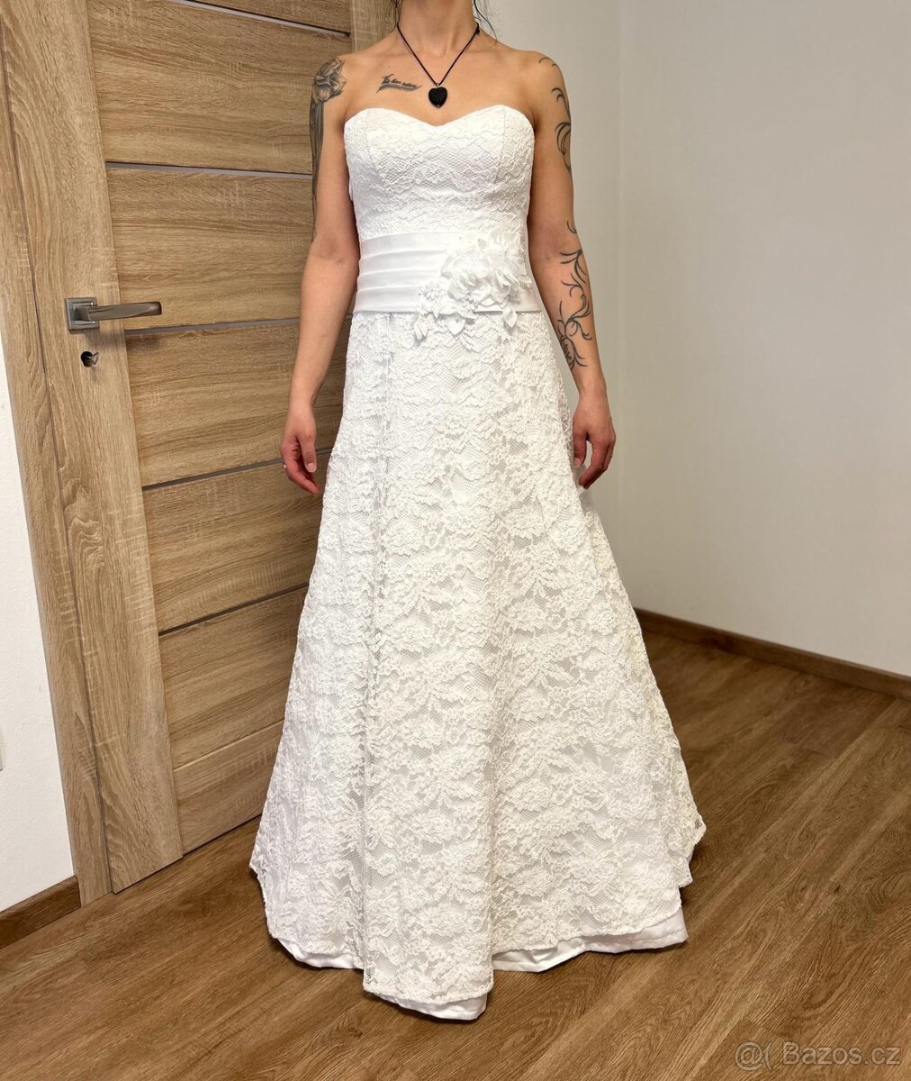 Krajkové svatební šaty - 2
