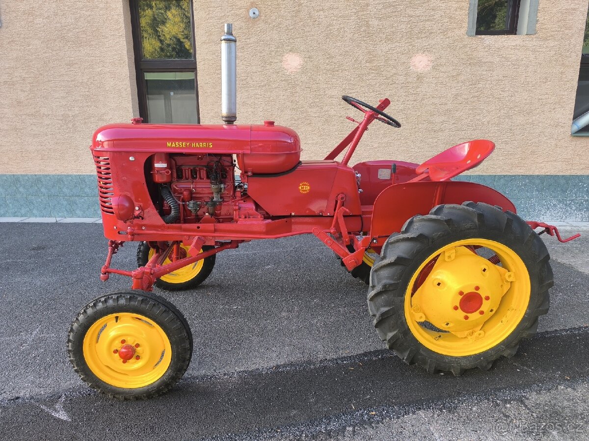 Traktor Massey Harris Pony 812 - 2