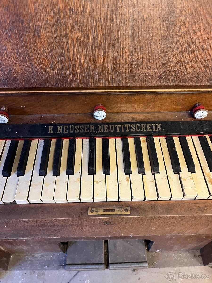 Nefunkční harmonium K.NEUSSER NEUTITSCHEIN - 2