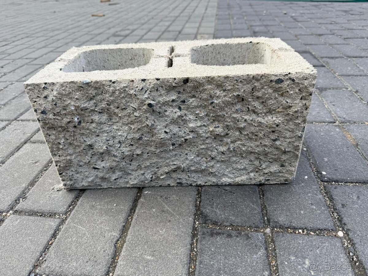 Okrasná tvárnice Bílá jednostranná - 2