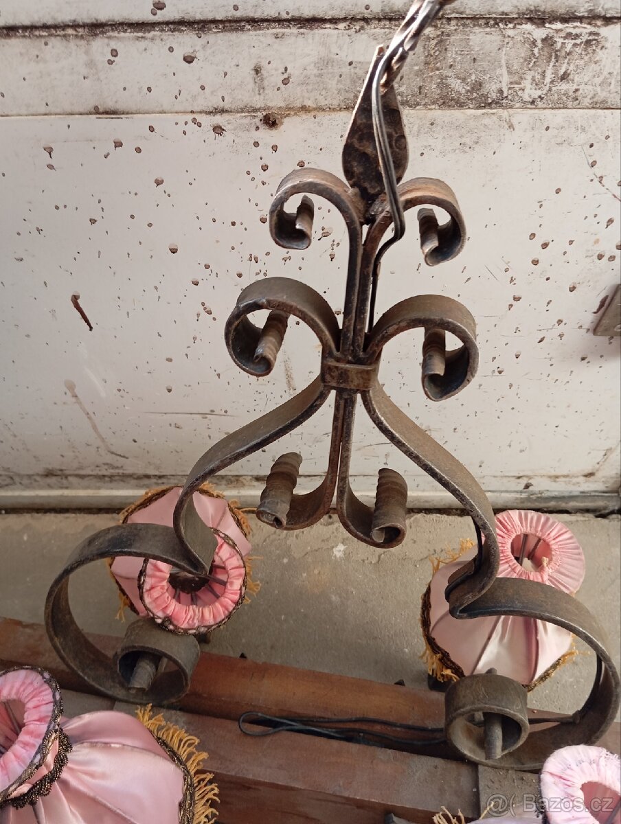 Starý lustr kov dřevo - 2