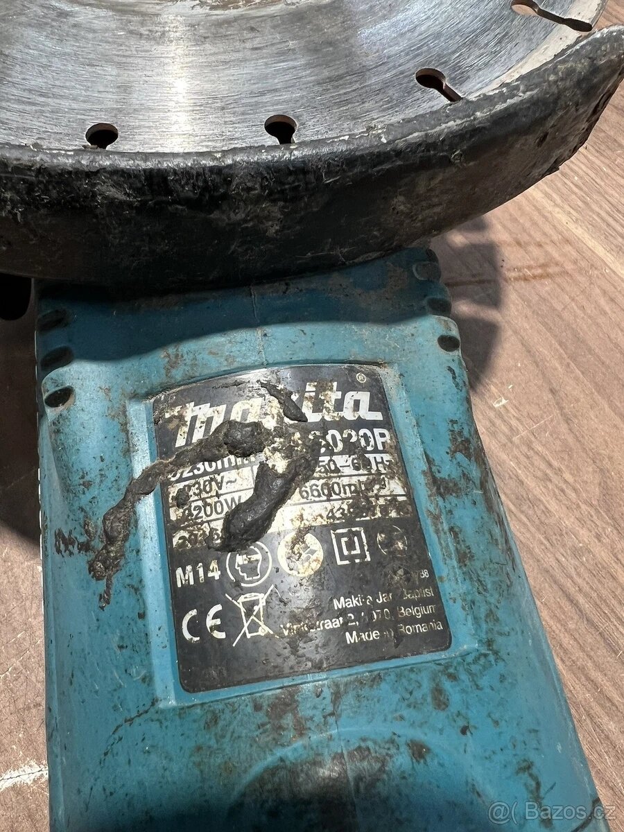 Úhlová bruska Makita GA9020R - 2