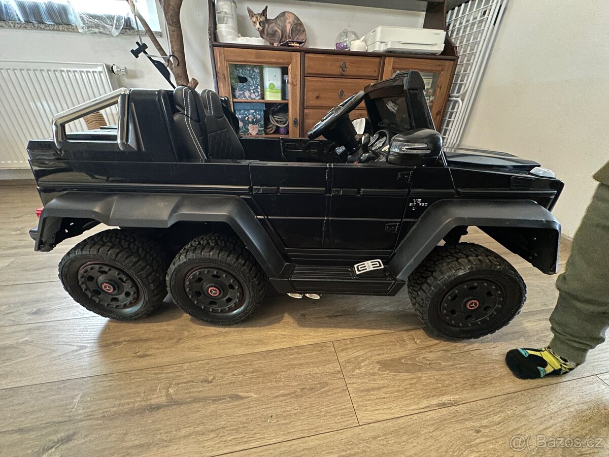 Elektrické auto mercedes 6x6 s dvěma baterii - 2