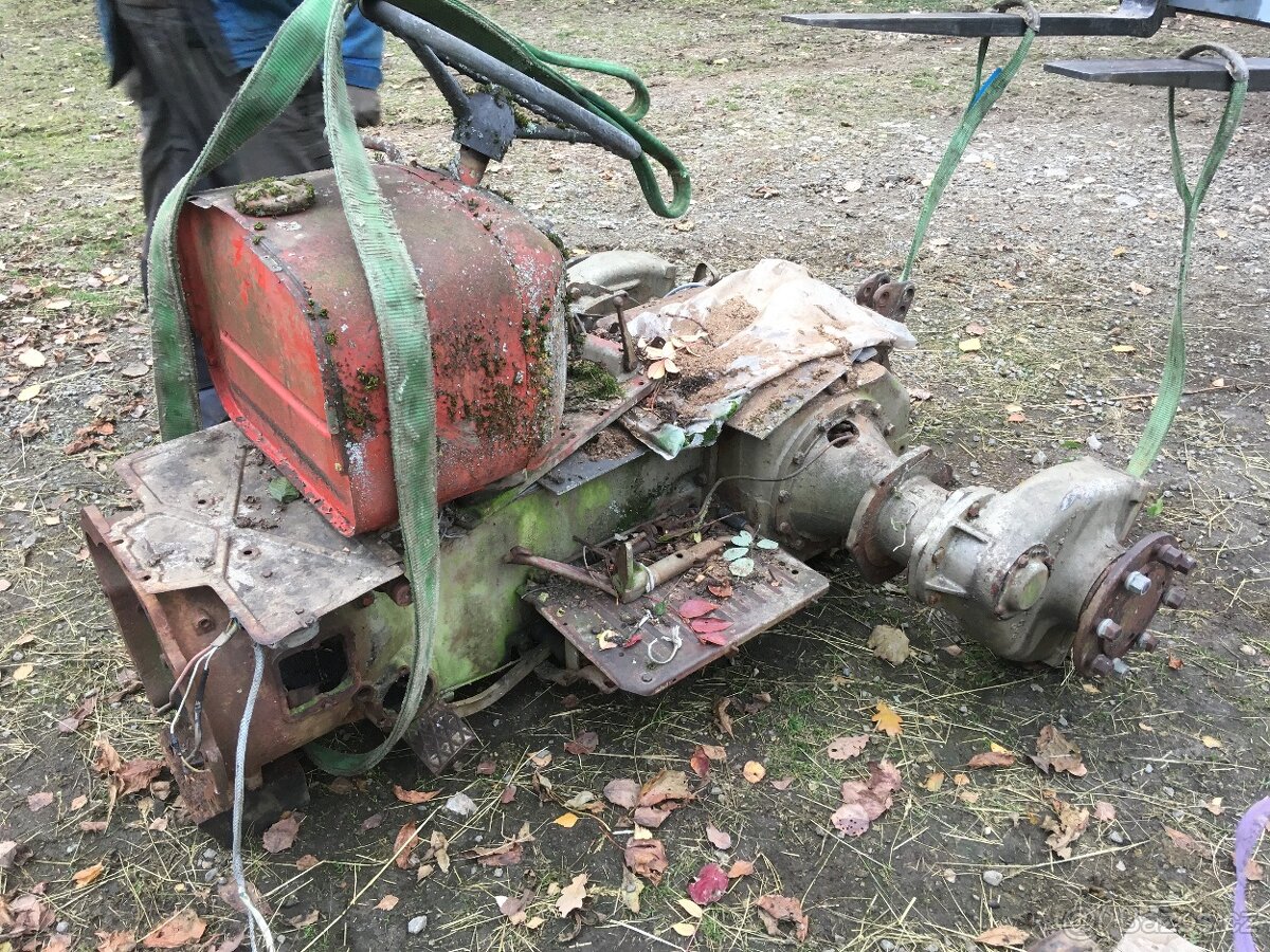 Zetor 3011 jednotlivé díly nebo celek - 2