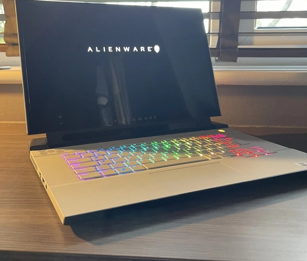 Prodám Dell Alienware m15 R3 - 2