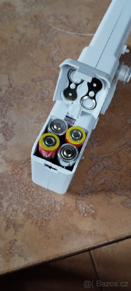 Nový ruční šicí stroj - 2