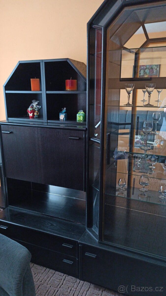 Černá obývací stěna - 2