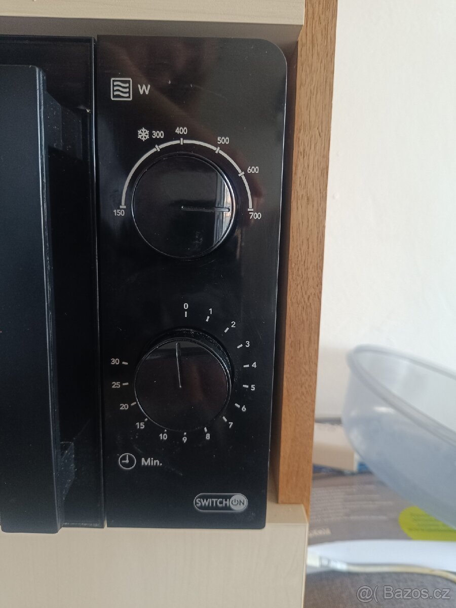 Mikrovlnná trouba...... SwitchOn MW-H0201 - 2