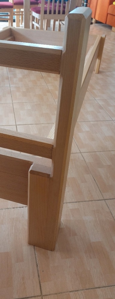 Jedno lůžko postel masiv buk - 2