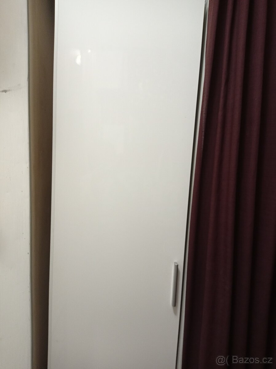 Bílá šatní skříň - 2