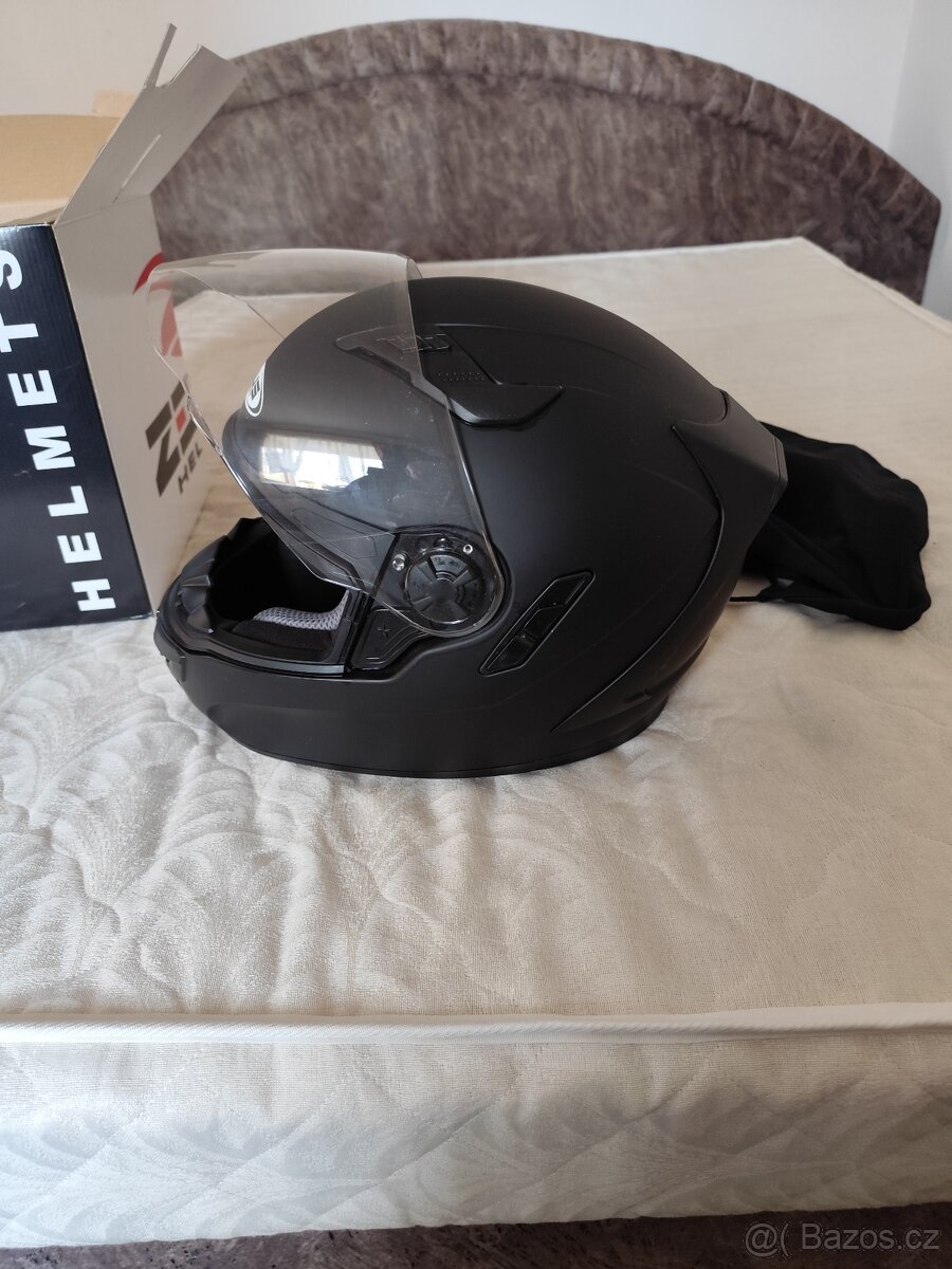 Helma na motorku. - 2