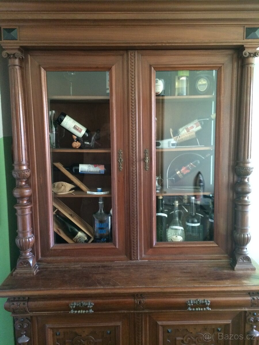 Starý zdobený příborník z masivu - 2