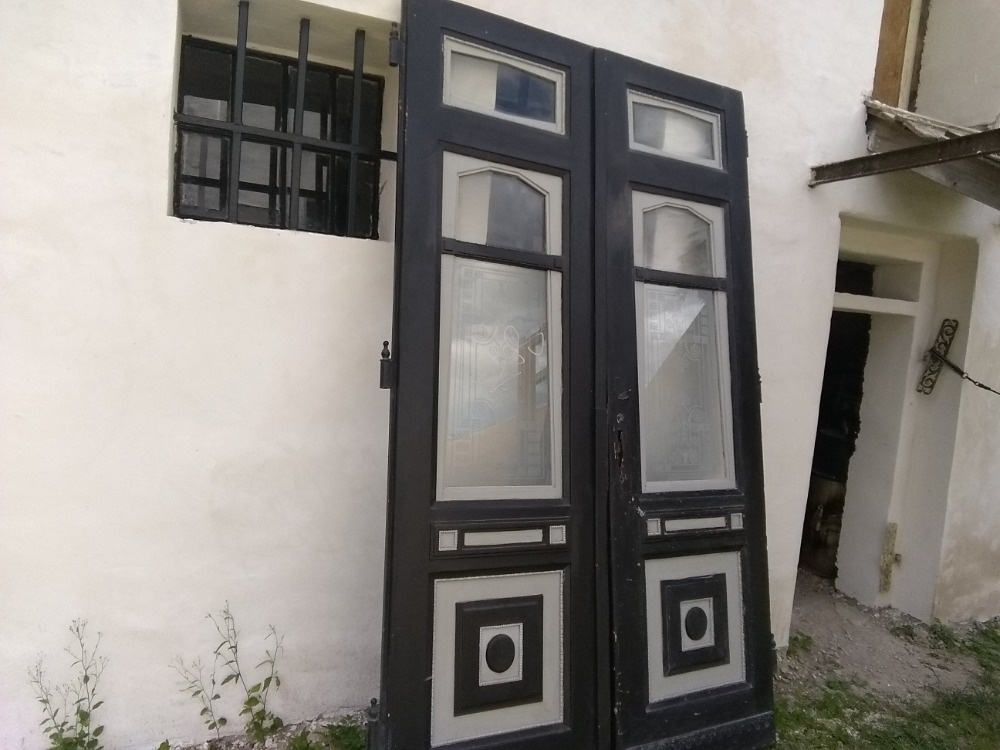 Vchodové secesní dveře z pražských Vinohrad - 2