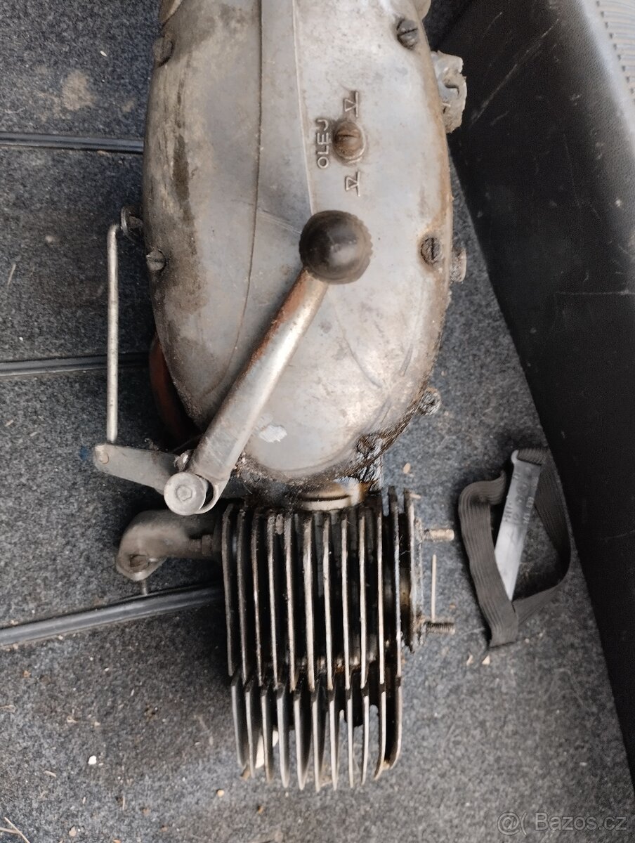 Motor pionýr stav viz. Foto - 2