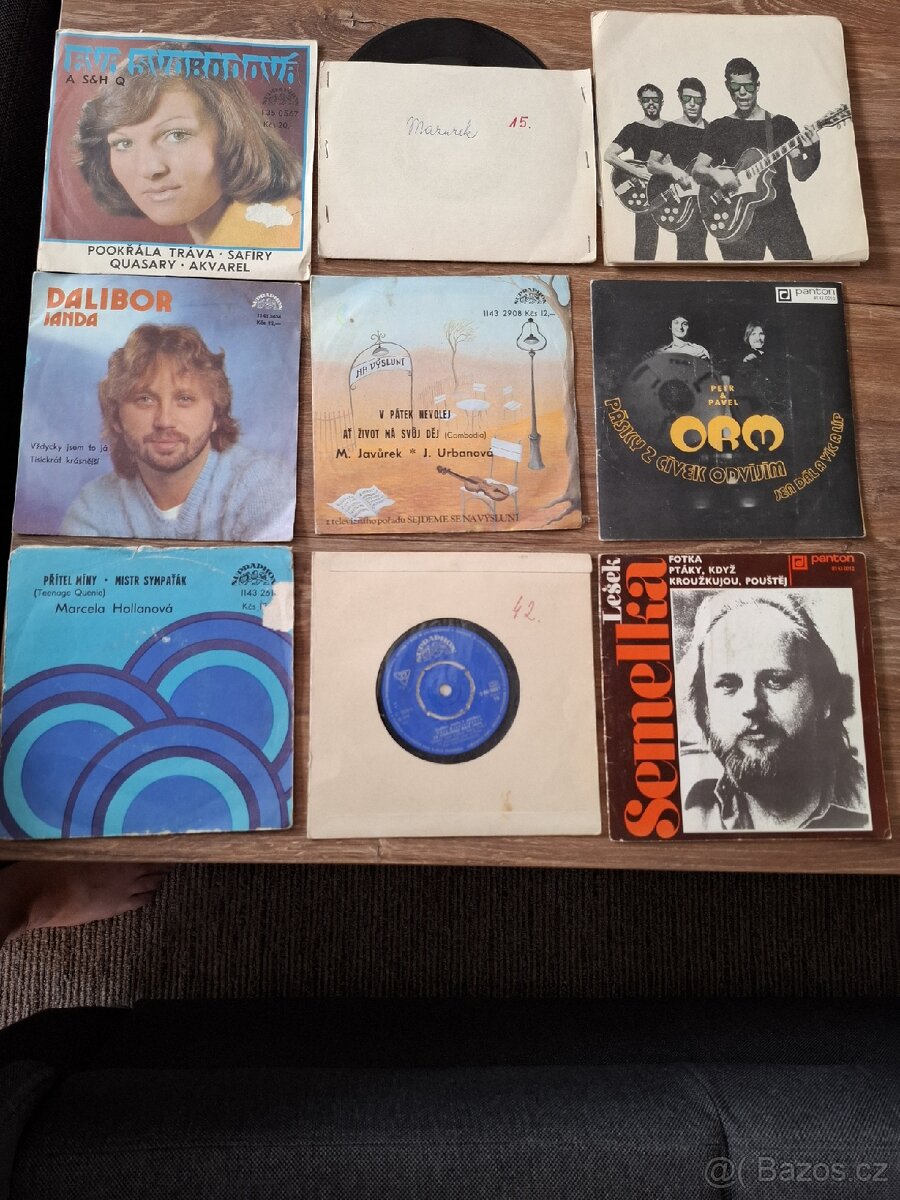 30 ks malých , starých gramofonových desek - 2