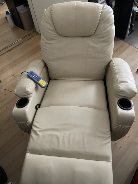 Křeslo s masážní mechanikou; Nastavitelná podnožka. Plně - 2