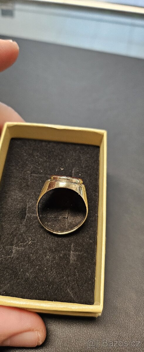 Prodám zlatý dámský prsten s kamenem - 2