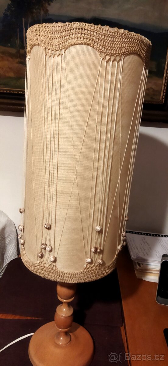 Stará stolní lampa na dřevěném stojanu - 2