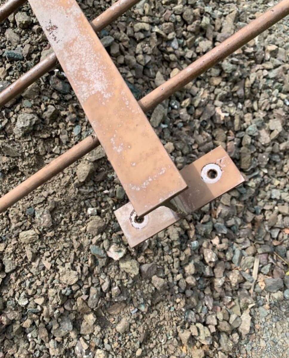 Mříž na stavební buňku - 2