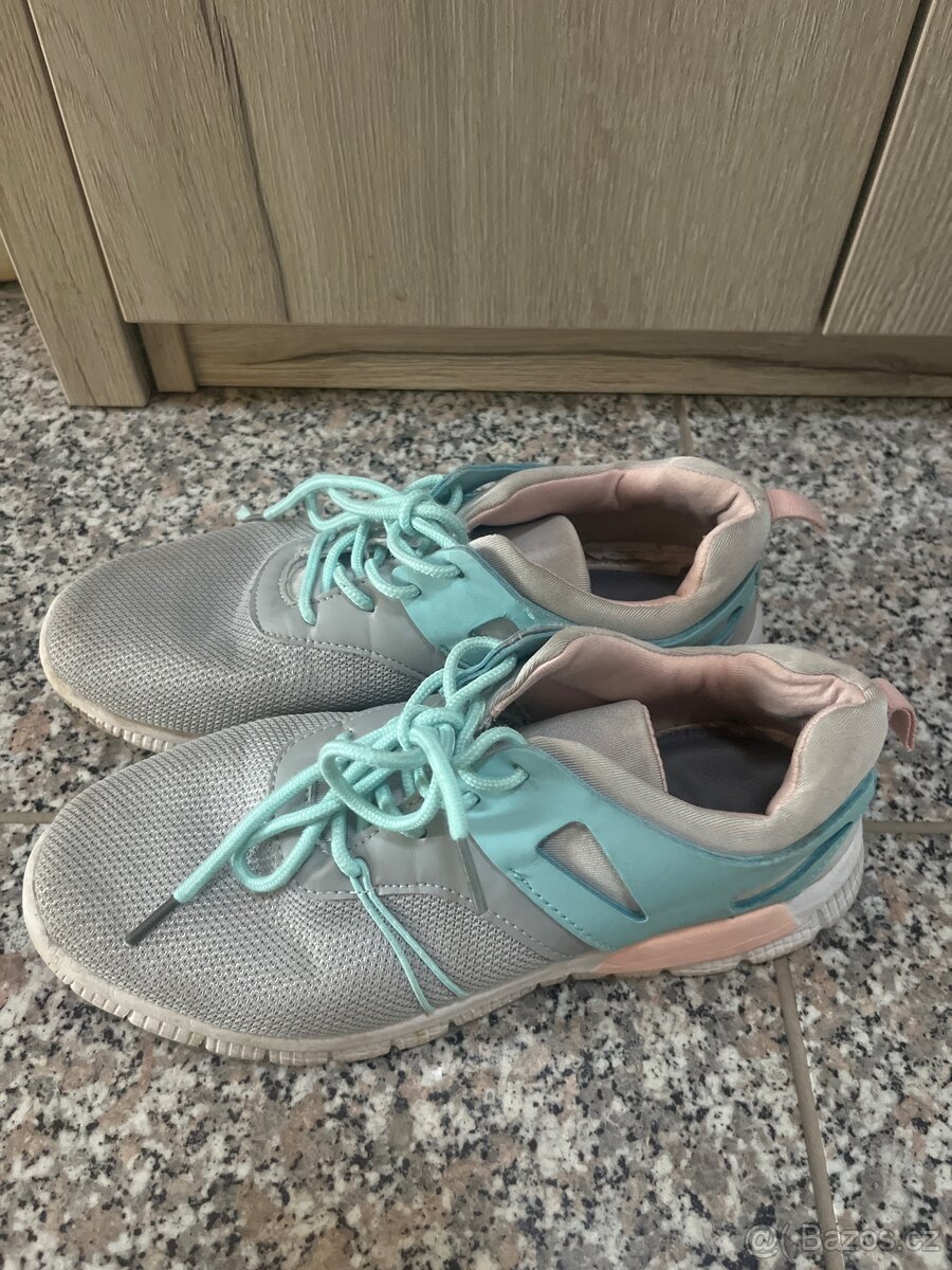 Tenisky dívčí Decatlon vel. 37 - 2