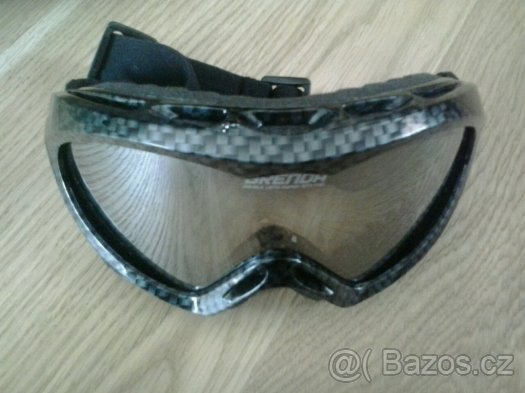 Prodám dětskou přilbu Rossignol Dargon s brýlemi - 2