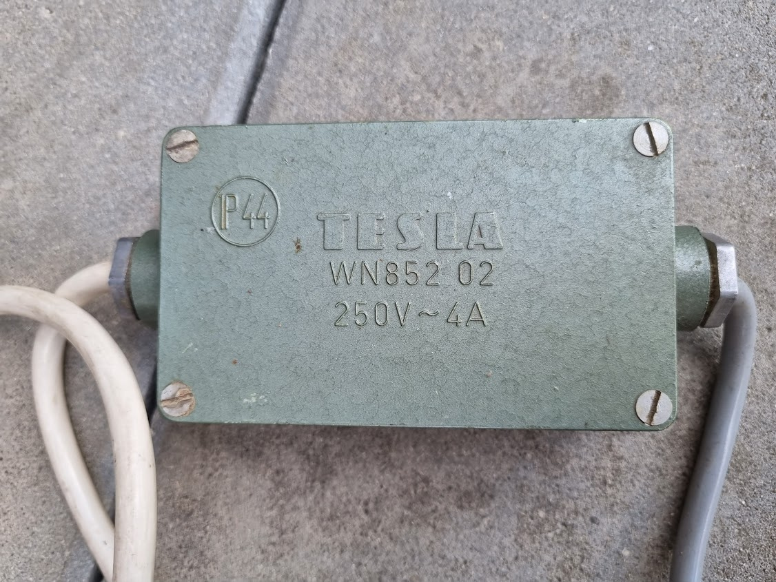 Tesla WN852 02 - 2