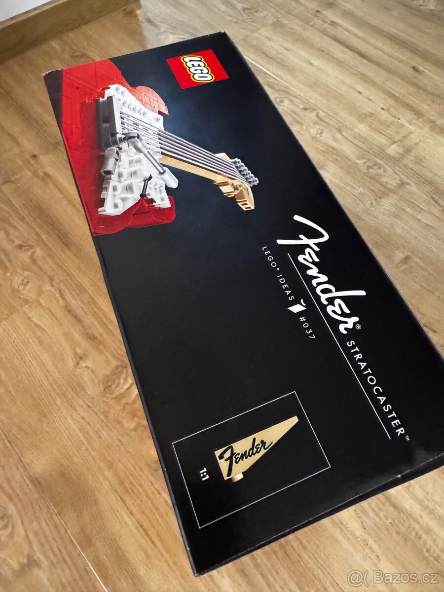 Lego IDEAS Fender Stratocaster - 2