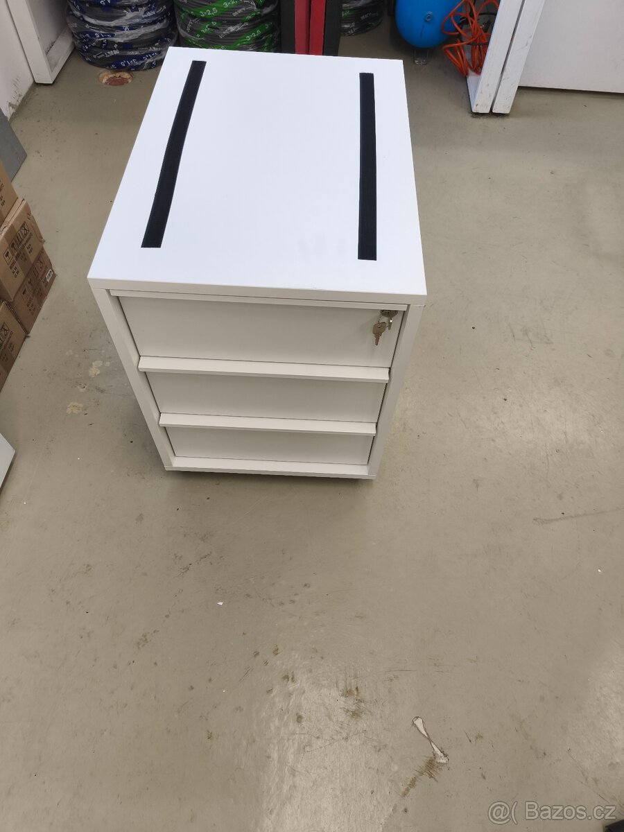 Pojizdne sedací šuplíky - 2