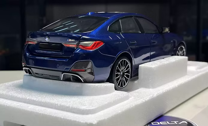 bmw i4 1:18 minichamps - 2