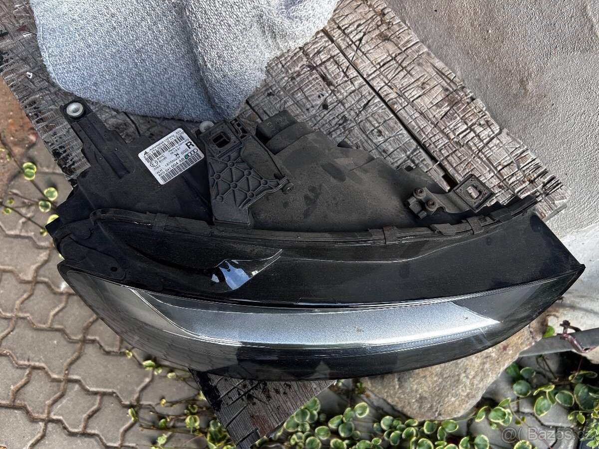 8K0941004AB Pravy predni halogenový svetlomet Audi A4 - 2