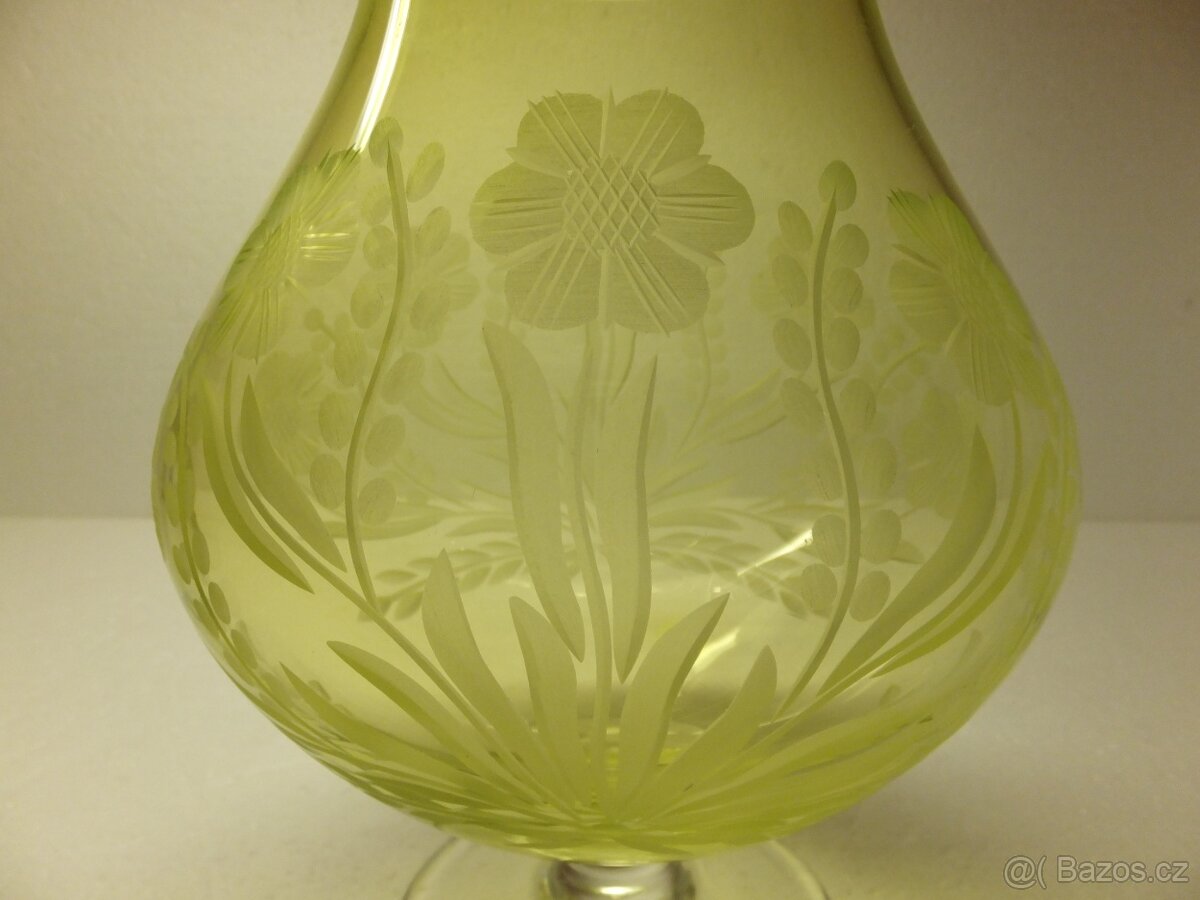 Obří krásná broušená žlutozelená číše obs. 2,7 l. - 2