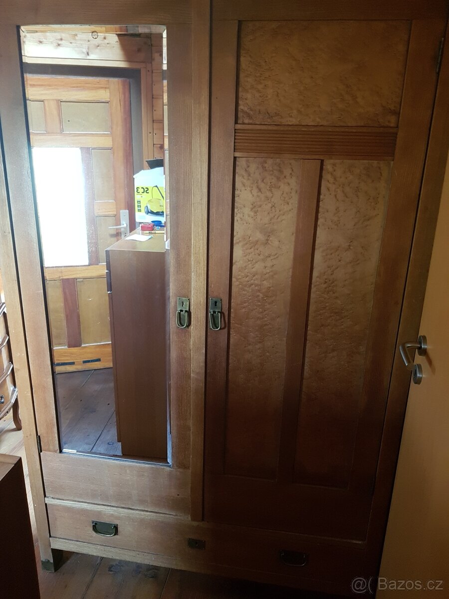 Starožitná skříň - 2