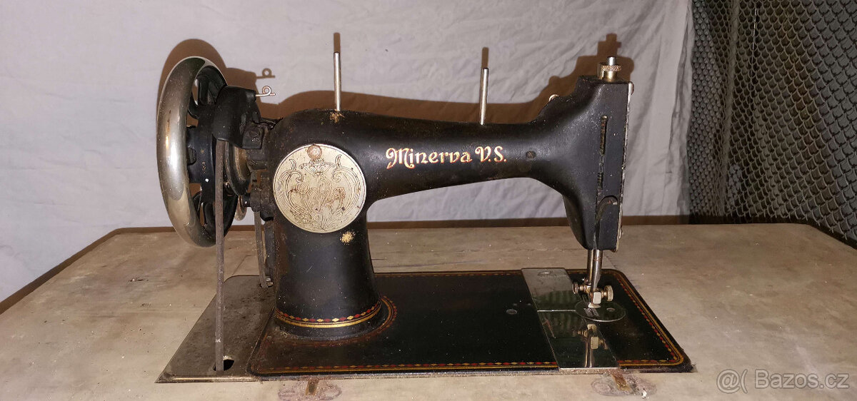 Starožitný šicí stroj MINERVA - 2